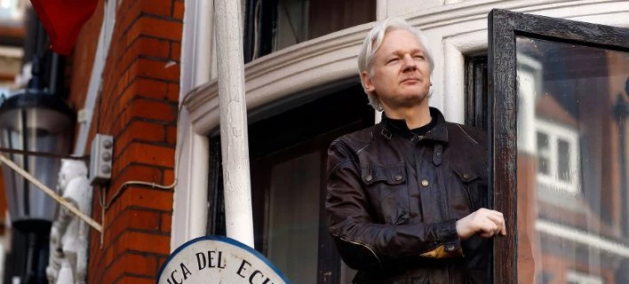 Guardian: To απόρρητο σχέδιο της Ρωσίας να φυγαδεύσει τον Ασάνζ από τη Βρετανία